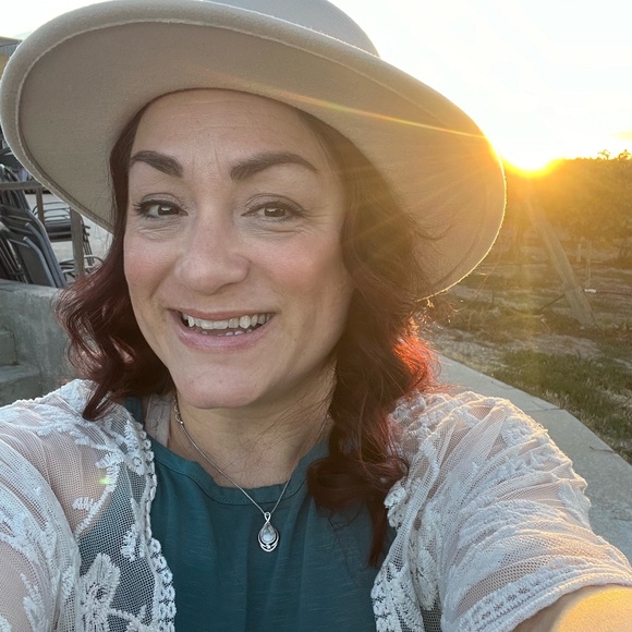 Meet your Posher, Kitty - Picture 1 of 1